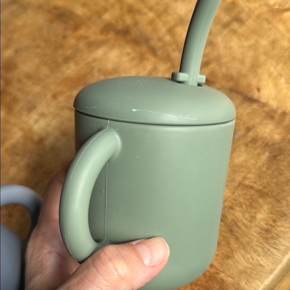 Set of Two Silicone Sippy Cups - Mushie - Picture 4 of 4